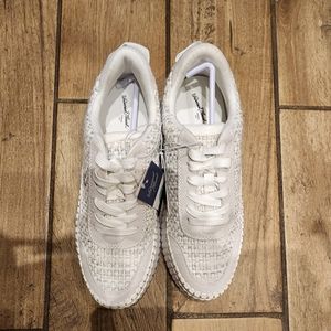 Universal Thread Sneakers